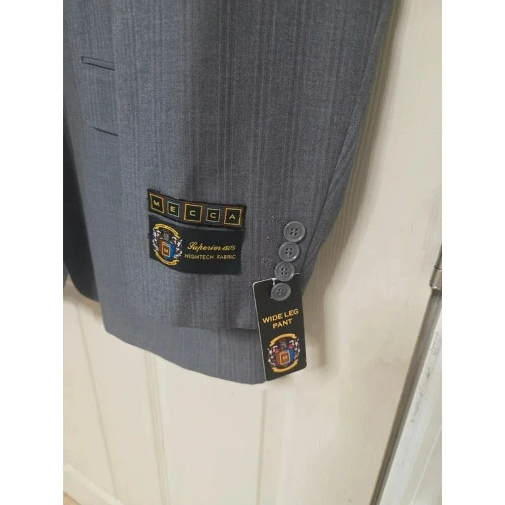 MECCA Men's 2-Piece Suit Gray Pinstripe NWT Jacket 50L Pants 44W Delfino